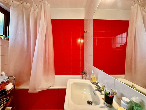 Casa En Venta De 4 Dorm. En Ñuñoa