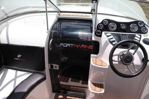 Imagem 14 de 15 de Lancha 260 Gabinada C/ Motor Mercruiser 6.2 320hp Usado