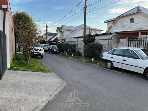 Linda Casa En Venta De 4 Dorm. En Curicó