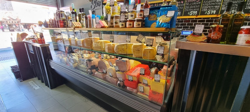 Imagen 15 de 27 de Almacén Gourmet, Fiambrería Y Vinoteca A Metros De Puente Saavedra