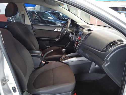 Imagem 8 de 11 de Kia Cerato 1.6 2011 Completo