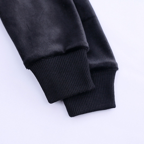 A Conjunto De Sudadera Con Capucha Y Pantalones Para Bebés