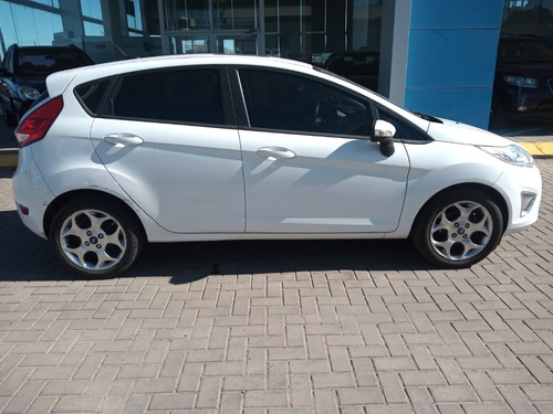 Ford Fiesta Kinetic Design 1.6 Design Titanium 2013