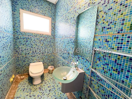 Casa En Venta En Alto Hatillo Con Imponente Vista Panorámica Al Ávila
