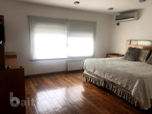 Imagen 25 de 29 de Venta Casa En El Cerro De Las Rosas, Moderna, Impecable De 3 Dormitorios Con Pileta Climatizada Y Calefacción Central.
