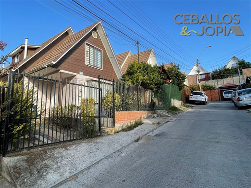 Casa En Venta De 4 Dorm. En Quilpué