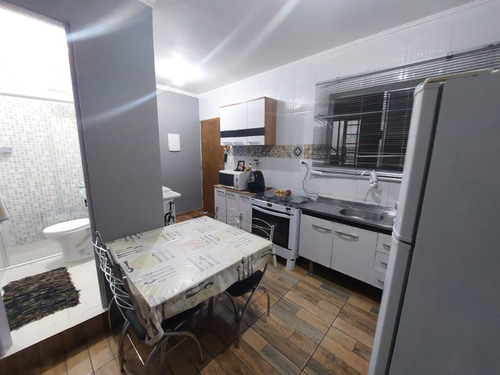 Casa Com 2 Dormitórios Cozinha E Banheiro