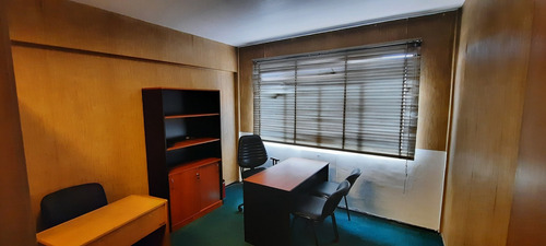 Oficina Ubicada En Calle Santiago Del Estero Nº 366, Superficie Cubierta De 18 M², Piso 9, Vista Al Este