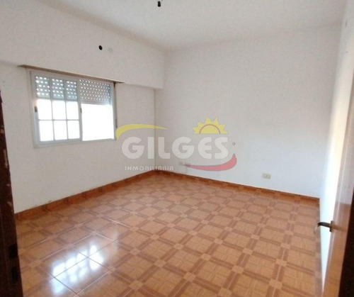 Alquiler De Casa 3 Amb. En Villa Luzuriaga Con Patio Y Cochera Descubierta