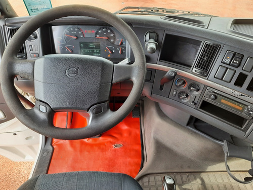 Imagem 10 de 17 de Volvo Fh 460 6x2 Globetrotter Branco