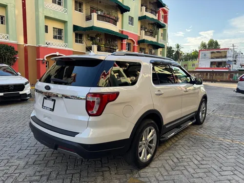 Ford Explorer Xlt 4*2 Tres Filas De Asientos Año 2019