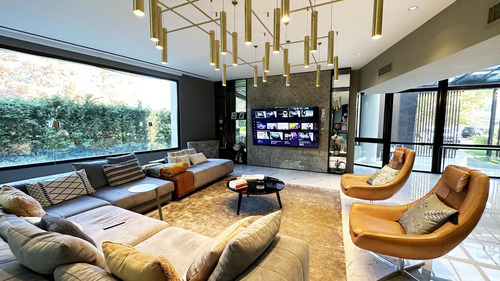 Imagen 10 de 30 de Casa En Venta De Categoría De Seis Ambientes En Abril Club De Campo