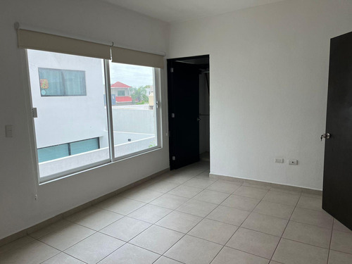 Fracc Las Palmas Casa En Venta Excelente Estado , 3 Recámaras Con A/c Y Persianas