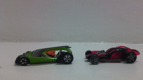 Lote X 2 Hot Weels Candy 2001 Y Vulture Roadster 2000 .1/64