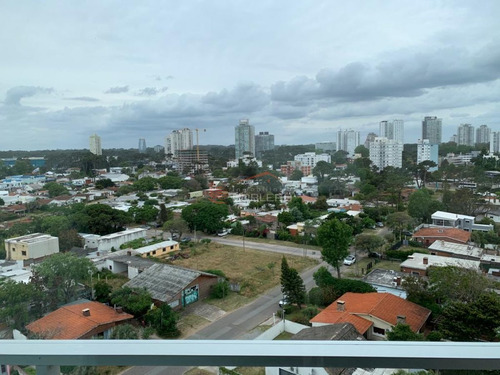 Imagen 10 de 14 de Apartamento En Venta En Punta Del Este, A 2 Cuadras De La Playa, Muy Luminoso
