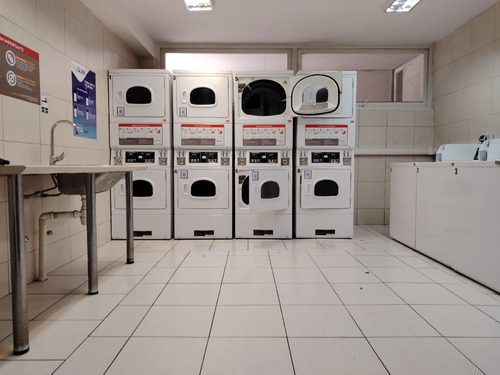 Departamento Ubicado Entre Dos Estaciones De Metro