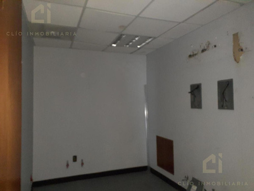 Oficina En Renta Sobre El Boulevard Adolfo Ruiz Cortines, Cerca De Plaza Mocambo, Se Encuentra En El Segundo Piso