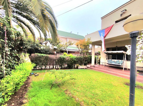 Casa En Venta De 5 Dormitorios En Ñuñoa