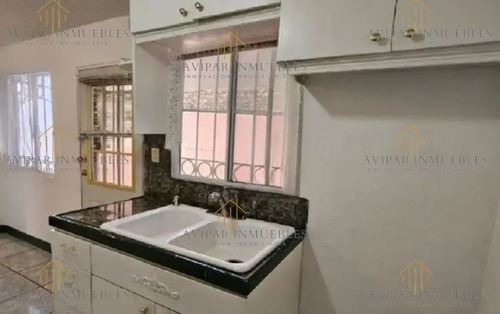 Casa De 2 Pisos Ubicada En Nezahualcoyotl, Edo Mex, Eck070.
