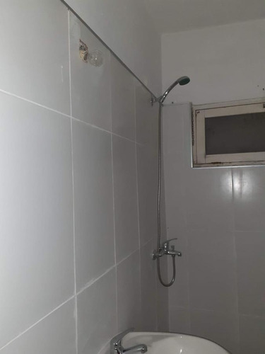 Casa Un Dormitorio Con Locales .