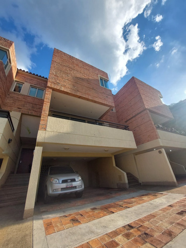 Sky Group Vende Comodo Y Elegante Townhouse En Altos De Guataparo Res Vistalago . Luz Coelho.