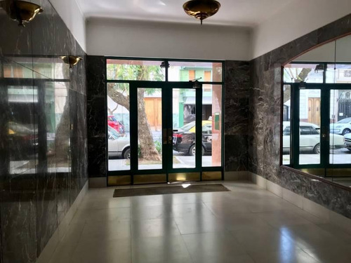 Amplio Departamento En Venta En Caballito Con Cochera Y Vista Al Parque Rivadavia
