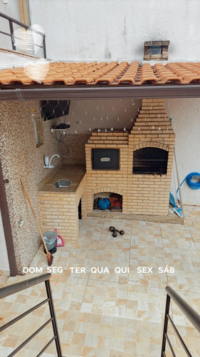 Casa Com 3 Quartos, Sendo 1 Suíte Com Banheira E Closet