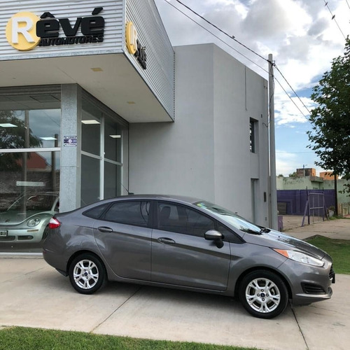 Ford Fiesta Kinetic Design 1.6 Sedan S 120cv 2014