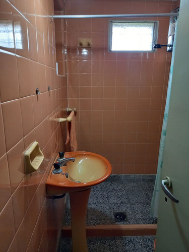 Imagen 10 de 15 de Casa A La Vta A Refaccionar Con Cochera