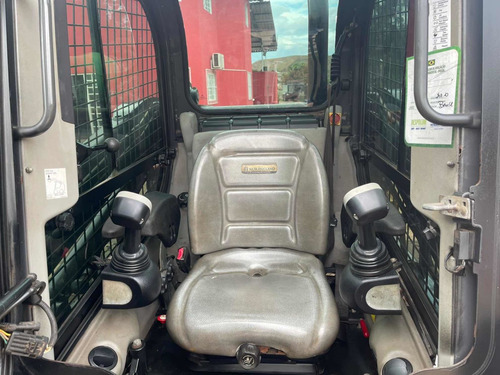 Imagem 9 de 10 de Mini Carregadeira New Holland 2018 L220b Cabinada