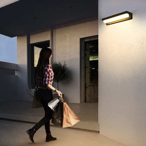 Patio Exterior Con Energía Solar A Prueba De Lluvia Montado