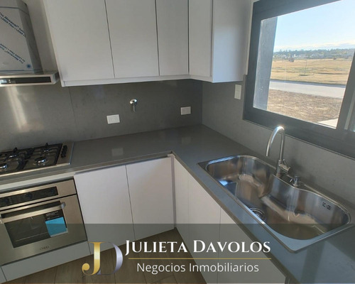 Casa En Venta 5 Ambientes Puertos Del Lago Barrio Riberas-escobar-maschwitz