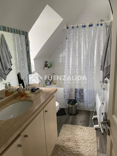 Casa En Venta De 4 Dorm. En La Florida