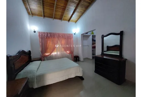 Urb.nogales, Juanico