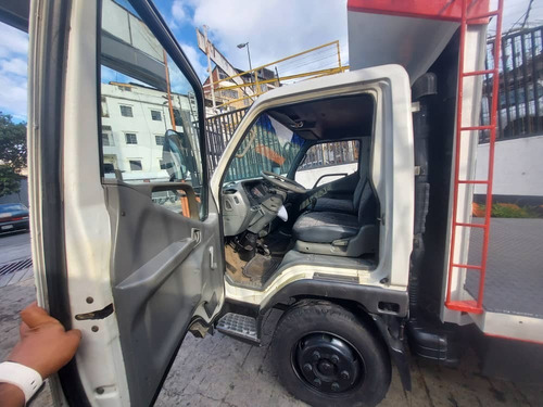 Imagen 7 de 12 de Mitsubishi Canter