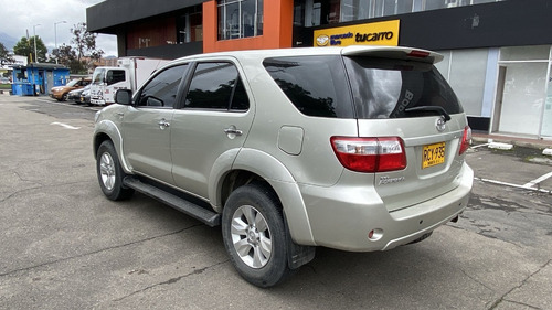 Imagen 5 de 15 de Toyota Fortuner 2011