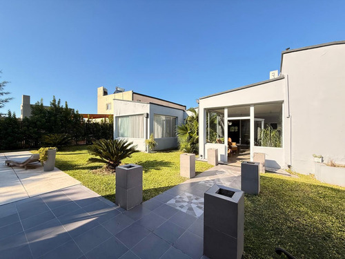 Casa De Lujo De 3 Dormitorios En Venta En Country Los Cardales, Tafí Viejo
