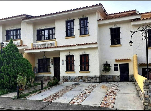 Venta Townhouse Urb. El Rincón, Naguanagua Amplio Cod. 208331 Hd