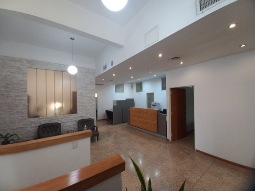 Avda Triunvirato Y Echeverria Subte Linea B Estacion Echeverria Oficina Totalmente Reciclada Moderna Lugar Para 12 Puestos De Trabajo. Entrada Independiente