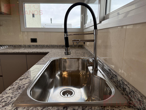 Venta De Casa 5 Ambientes En Everlinks, Lujan, Con Pileta Apta Crédito