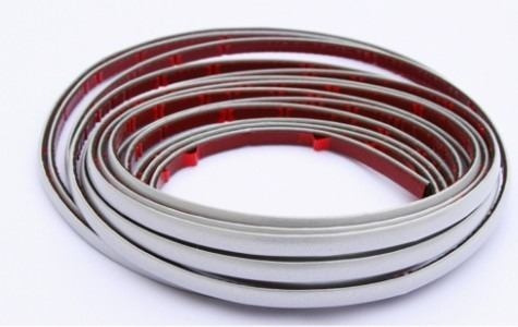 Imagen 4 de 7 de Bagueta Moldura Cromada Con Base Adhesiva 3mm X 5m Vira