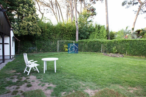 Casa En Jardines De Córdoba!- Ref: 1071