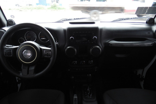 Imagen 9 de 13 de Jeep Unlimited Sport 2014