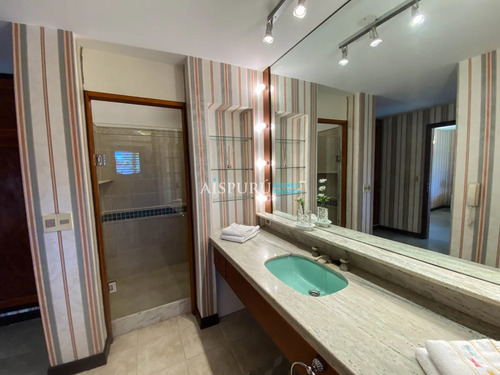 Venta De Lujosa Casa En Playa Mansa, Punta Del Este