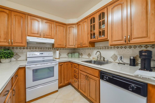 Departamento En Venta En Hallandale, Miami, Florida