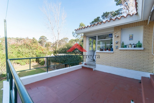 Casa En Playa Mansa, Punta Del Este, 4 Dormitorios Gran Parque- Ref: 5486