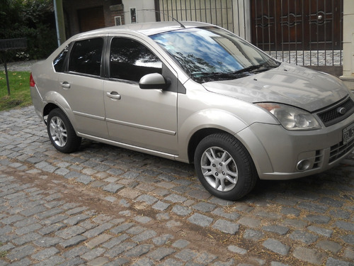 Ford Fiesta Max Full