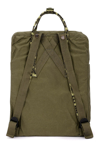 Imagen 3 de 3 de Mochila Fjallraven Kanken Green Folk - La Isla