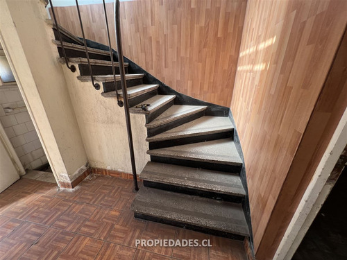 Casa En Venta De 3 Dorm. En Ñuñoa