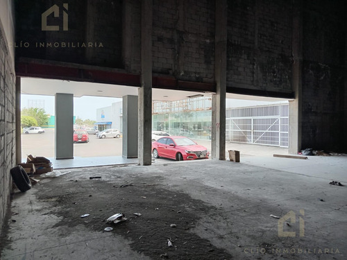Local En Renta Sobre Ave Principal Con Alta Afluencia Vehicular Y Estacionamiento P